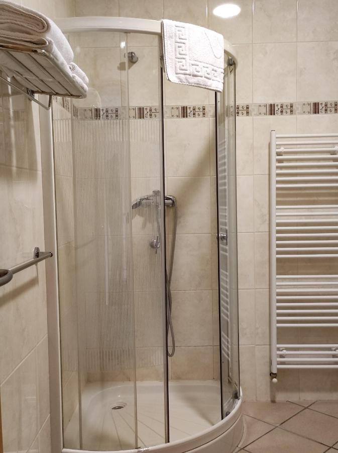 Hotel Bacchus Ливно Экстерьер фото