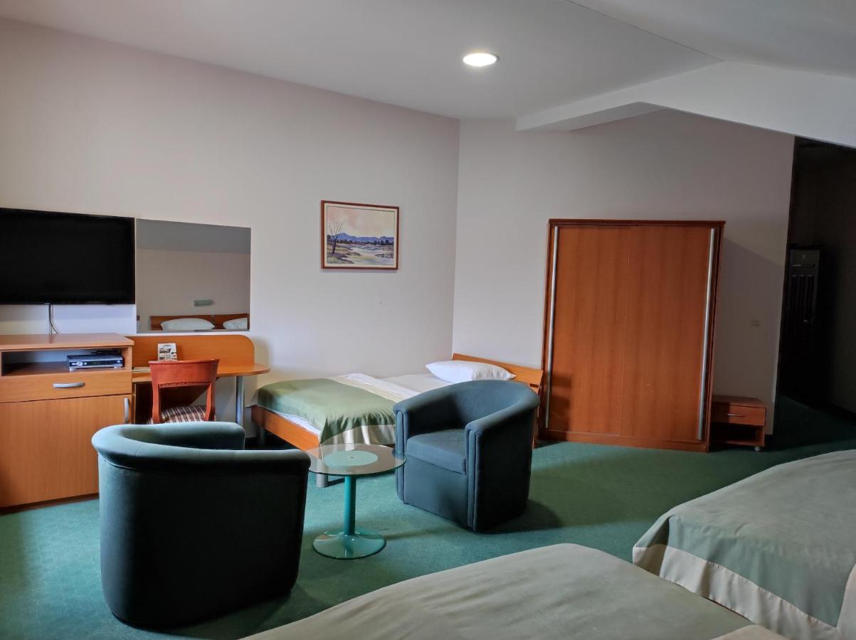 Hotel Bacchus Ливно Экстерьер фото